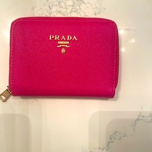 Prada Saffiano wallet ! Brand new never worn !but no tags